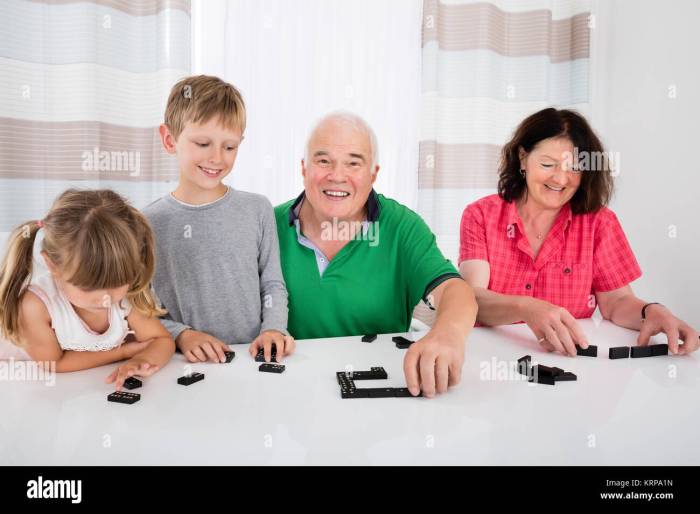 Turnamen domino antar teman di rumah